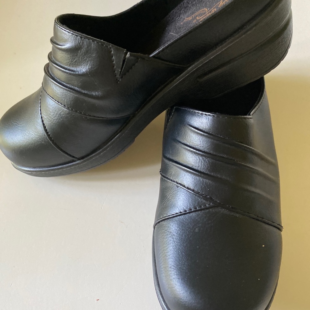 Easy Street Black Comfort Wave Mules Women's Shoes Size 7